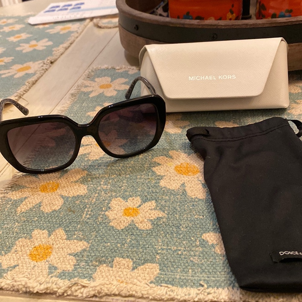 New glasses… bought and never wore them . In perfect condition